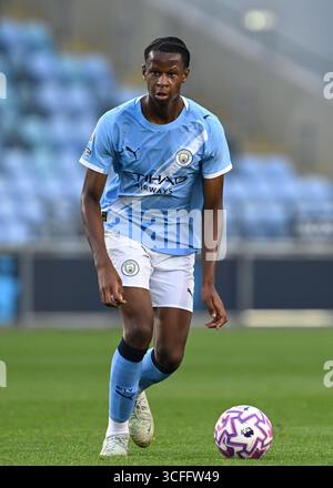 Manchester, Großbritannien. August 2025. Stephen Mfuni von Manchester City beim Spiel Manchester City U21 gegen West Ham United U21 Premier League 2 im Academy Stadium, Manchester. Der Bildnachweis sollte lauten: Cody Froggatt/Sportimage Credit: Sportimage Ltd/Alamy Live News Stockfoto
