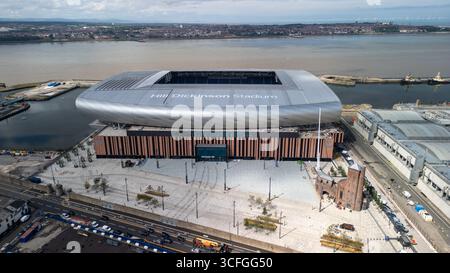 Aus der Vogelperspektive auf das Hill Dickinson Stadium, das neue Heimstadion des Everton FC im Bramley-Moore Dock an der Hafenpromenade von Liverpool, Merseyside, Großbritannien Stockfoto