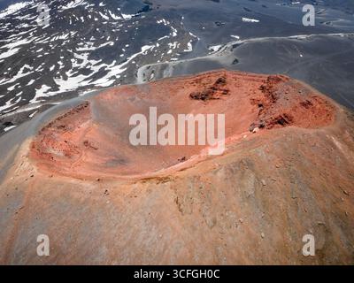 Der Ätna oder Ätna Vulkan ist ein Stratovulkan in der Nähe von Catania. Catania ist die zweitgrößte Stadt Siziliens. Stockfoto