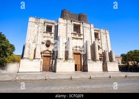 Benediktinerkloster und Kirche San Nicolo oder Saint Nicholas Arena oder Monastero dei Benedettini in Catania. Catania ist die zweitgrößte Stadt in Stockfoto
