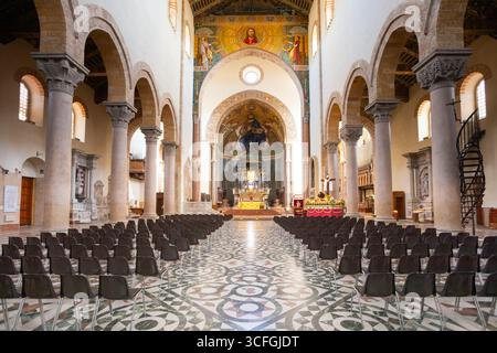 Messina, Italien - 28. März 2023: Kathedrale oder Dom von Messina oder Basilika Cathedrale, römisch-katholische Kathedrale in Messina Stockfoto