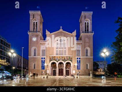 Athen, Griechenland - Heilige Metropolitankirche der Verkündigung an die Jungfrau Maria bei Nacht Stockfoto