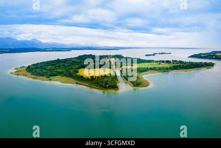 Herreninsel Luftpanorama, es ist die größte Insel im Chiemsee in Südbayern, Deutschland Stockfoto