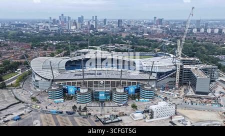 Eine Luftaufnahme des Etihad Stadions während des Premier League Spiels Manchester City gegen Tottenham Hotspur im Etihad Stadium, Manchester, Großbritannien, 23. August 2025 (Foto: Mark Cosgrove/News Images) Credit: News Images LTD/Alamy Live News Stockfoto