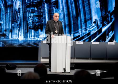 23. August 2025, Niedersachsen, Osnabrück: Dominicus Meier, Bischof von Osnabrück, spricht auf der Landesparteikonferenz der CDU Niedersachsen. Die Landesparteikonferenz findet am 22. Und 23. August 2025 in der OsnabrückHalle statt. Foto: Hauke-Christian Dittrich/dpa Stockfoto