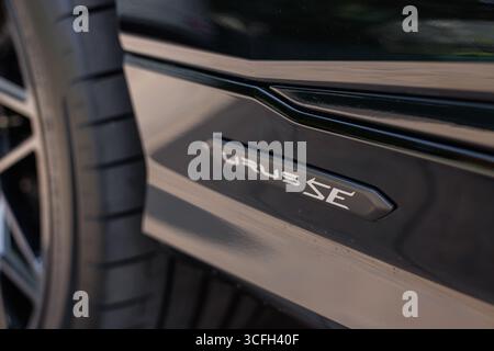 Slowenien, Ljubljana – 20. Juni 2025: Schwarze Marke Lamborghini Urus SE Super Sports Car Stockfoto