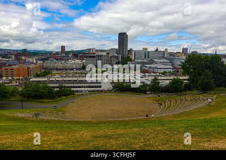 Das Stadtzentrum, Sheffield, vom Amphitheatre und Cholera Monument aus gesehen, Sheffield, South Yorkshire, South Yorks, Yorkshire, UK Stockfoto