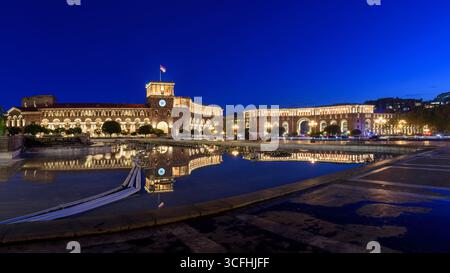 Platz der Republik in der Abenddämmerung. Jerewan. Armenien Stockfoto