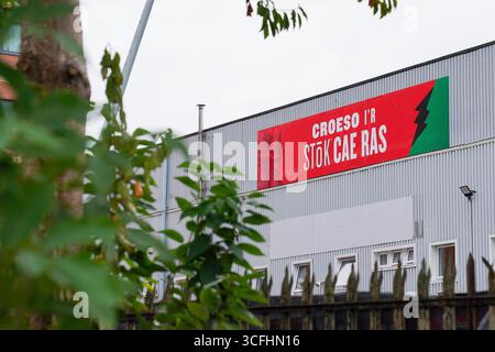Wrexham, Großbritannien. August 2025. Allgemeine Ansicht außerhalb des Stadions während des Wrexham AFC gegen Sheffield Wednesday FC Sky Bet Championship Match in Stok CAE Ras, Wrexham, Großbritannien am 23. August 2025 Credit: Eleanor Hoad/Every Second Media Credit: Every Second Media/Alamy Live News Stockfoto