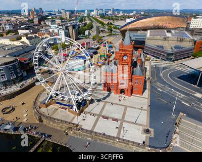 Blick auf historische und moderne Architektur in Cardiff Bay in Wales Stockfoto