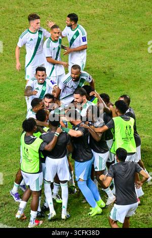 Hongkong, China. August 2025. Die Spieler von Al-Ahli feiern während des letzten Fußballspiels des Saudi Super Cup zwischen Al-Nassr und Al-Ahli in Hongkong, China, 23. August 2025. Quelle: Zhu Wei/Xinhua/Alamy Live News Stockfoto