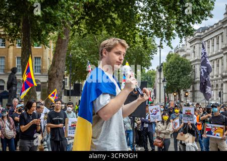 Hong Kongers und Mitglieder der chinesischen Diaspora versammelten sich in Zentral-London, um gegen den geplanten Bau einer chinesischen Mega-Botschaft zu protestieren. Demonstranten äußerten Bedenken über Pekings Einfluss und sprachen Menschenrechtsfragen an und forderten die britische Regierung auf, das Projekt einzustellen. Stockfoto