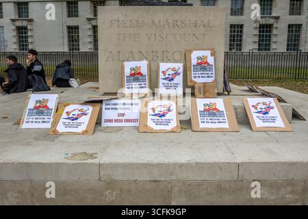 Hong Kongers und Mitglieder der chinesischen Diaspora versammelten sich in Zentral-London, um gegen den geplanten Bau einer chinesischen Mega-Botschaft zu protestieren. Demonstranten äußerten Bedenken über Pekings Einfluss und sprachen Menschenrechtsfragen an und forderten die britische Regierung auf, das Projekt einzustellen. Stockfoto