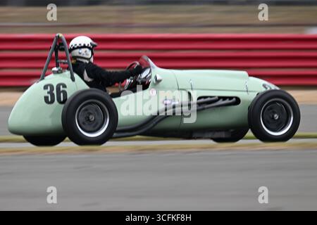 Silverstone Circuit, Northamptonshire, Großbritannien. August 2025. 2025 Silverstone Festival Day 2; Erik STAES in einem Cooper Bristol T23 Mk2 während des HGPCA Pre'66 Grand Prix Cars Race Credit: Action Plus Sports/Alamy Live News Stockfoto