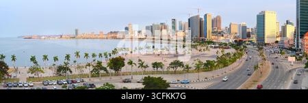 Panorama von Luanda Marginal - modernes Finanzzentrum. Luanda, Angola Stockfoto