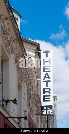 Paris, Frankreich - 23. august 2025 : die Fassade des Theaters Gaité im Viertel Montparnasse Stockfoto