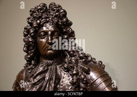 Bronzebüste von Ludwig XIV., König von Frankreich, geschaffen in den 1690er Jahren vom französischen Künstler Francois Girardon. Ausgestellt im St. Louis Art Museum. Stockfoto