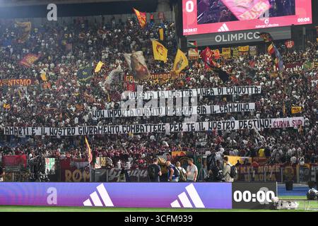 Stadio Olimpico, Rom, Italien. August 2025. Fußball der Serie A; Roma gegen Bologna; Romas-Fans während des Spiels Credit: Action Plus Sports/Alamy Live News Stockfoto