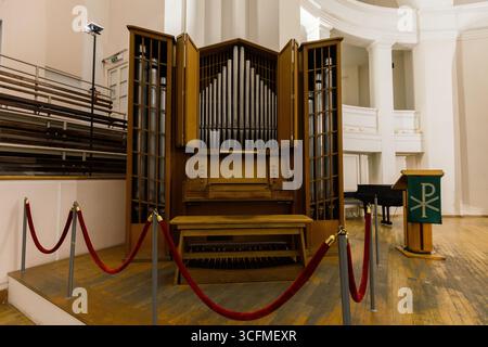 Orgel in der katholischen oder lutherischen Kirche Stockfoto