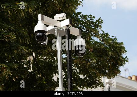 London, Großbritannien. August 2025. CCTV-Kameras wurden in Notting Hill im Westen Londons vor dem Notting Hill Carnival 2025 installiert. (Foto: Dinendra Haria/SOPA Images/SIPA USA) Credit: SIPA USA/Alamy Live News Stockfoto