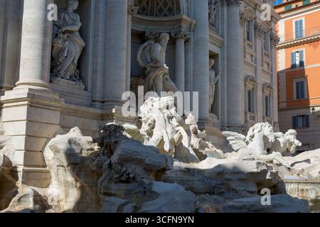 Rom, Italien - 16. August 2019: Blick auf den Trevi-Brunnen - Roms größter Brunnen. Stockfoto