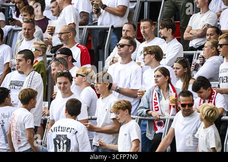 Antwerpen, Belgien. August 2025. Die Fans Antwerpens wurden vor einem Fußballspiel zwischen Royal Antwerp FC und KV Mechelen am Sonntag, den 24. August 2025, in Antwerpen, am 5. Tag der ersten Liga der Jupiler Pro League 2025-2026 in der belgischen Meisterschaft vorgestellt. BELGA FOTO TOM GOYVAERTS Credit: Belga Nachrichtenagentur/Alamy Live News Stockfoto