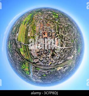 Luftbild, City Innenstadt mit evang. Pauluskirche, Lippeaue Erlebensraum und Flugplatz Hamm Lippewiesen EDLH, Kläranlage Hamm Mattenbecke, Datteln-Hamm-Kanal und Fluss Lippe, Erdkugel, Fisheye Aufnahme, Fischaugen Aufnahme, 360 Grad Aufnahme, winzige Welt, kleiner Planet, Fisheye Bild, Mitte, Hamm, Ruhrgebiet, Nordrhein-Westfalen, Deutschland ACHTUNGxMINDESTHONORARx60xEURO *** Luftaufnahme, Stadtzentrum mit evang Pauluskirche, Lippeaue Erlebensraum und Flugplatz Hamm Lippewiesen EDLH, Kläranlage Hamm Mattenbecke, Datteln Hamm Kanal und Lippe, Erdkugel, Fisheye Bild, Fisheye im Stockfoto