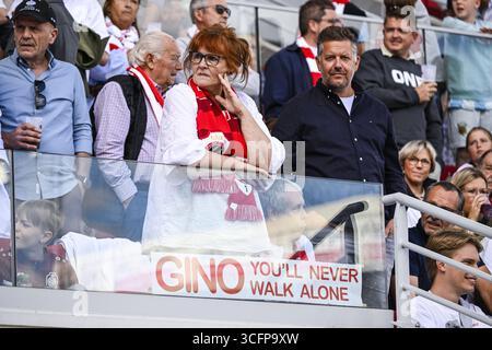 Antwerpen, Belgien. August 2025. Die Fans Antwerpens wurden vor einem Fußballspiel zwischen Royal Antwerp FC und KV Mechelen am Sonntag, den 24. August 2025, in Antwerpen, am 5. Tag der ersten Liga der Jupiler Pro League 2025-2026 in der belgischen Meisterschaft vorgestellt. BELGA FOTO TOM GOYVAERTS Credit: Belga Nachrichtenagentur/Alamy Live News Stockfoto