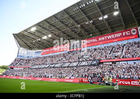 Antwerpen, Belgien. August 2025. Die Fans Antwerpens wurden während eines Fußballspiels zwischen Royal Antwerp FC und KV Mechelen am Sonntag, den 24. August 2025, in Antwerpen, am 5. Tag der ersten Liga der Jupiler Pro League 2025-2026 in der belgischen Meisterschaft gezeigt. BELGA FOTO TOM GOYVAERTS Credit: Belga Nachrichtenagentur/Alamy Live News Stockfoto