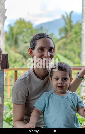 Junge und seine Mutter in Nord-Bali Stockfoto