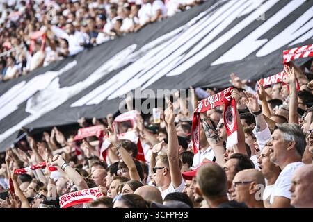 Antwerpen, Belgien. August 2025. Die Fans Antwerpens wurden während eines Fußballspiels zwischen Royal Antwerp FC und KV Mechelen am Sonntag, den 24. August 2025, in Antwerpen, am 5. Tag der ersten Liga der Jupiler Pro League 2025-2026 in der belgischen Meisterschaft gezeigt. BELGA FOTO TOM GOYVAERTS Credit: Belga Nachrichtenagentur/Alamy Live News Stockfoto