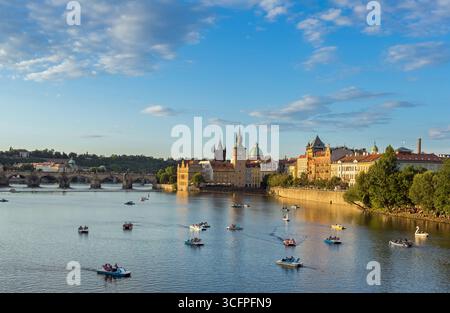 Die Karlsbrücke und Moldau in Prag, Tschechische Republik Stockfoto