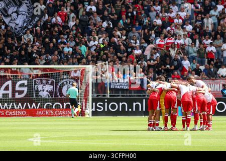 Utrecht, Niederlande. August 2025. UTRECHT, NIEDERLANDE - 24. AUGUST: Mannschaftskommando des FC Utrecht beim niederländischen Eredivisie-Spiel zwischen dem FC Utrecht und Excelsior Rotterdam im Stadion de Galgenwaard am 24. August 2025 in Utrecht, Niederlande. (Foto: Ben Gal/Orange Pictures) Credit: Orange Pics BV/Alamy Live News Stockfoto