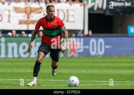 Nijmegen, Niederlande. August 2025. NIJMEGEN, NIEDERLANDE - 24. AUGUST: Tjaronn Chery von NEC während eines niederländischen Eredivisie-Spiels zwischen NAC Breda und NAC Breda im de Goffert Stadium am 24. August 2025 in Nijmegen, Niederlande. (Foto: Broer van den Boom/Orange Pictures) Credit: Orange Pics BV/Alamy Live News Stockfoto