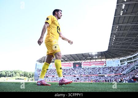 Antwerpen, Belgien. August 2025. Mechelens Kerim Mrabti wird während eines Fußballspiels zwischen Royal Antwerp FC und KV Mechelen am Sonntag, den 24. August 2025, in Antwerpen am 5. Tag der ersten Liga der Jupiler Pro League 2025-2026 in der belgischen Meisterschaft gezeigt. BELGA PHOTO MAARTEN STRAETEMANS Credit: Belga News Agency/Alamy Live News Stockfoto