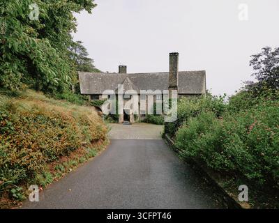 Coleton Fishacre ist ein Anwesen, das aus einem 24 Hektar großen Garten und einem Haus im Arts and Crafts Stil besteht, in der Nähe von Kingswear in Devon, England.UK Stockfoto