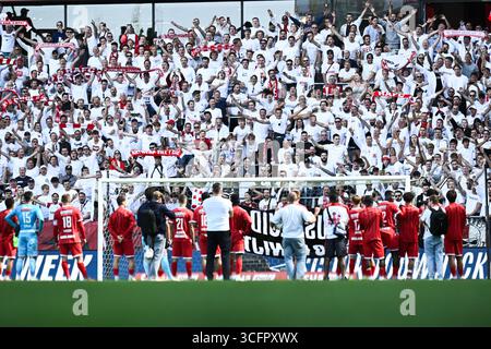 Antwerpen, Belgien. August 2025. Fans und Fans Antwerpens wurden nach einem Fußballspiel zwischen Royal Antwerp FC und KV Mechelen am Sonntag, den 24. August 2025, in Antwerpen, am 5. Tag der ersten Liga der Jupiler Pro League 2025-2026 in der belgischen Meisterschaft, fotografiert. BELGA PHOTO MAARTEN STRAETEMANS Credit: Belga News Agency/Alamy Live News Stockfoto