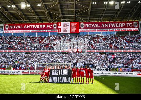 Antwerpen, Belgien. August 2025. Die Spieler des Antwerp FC wurden nach einem Fußballspiel zwischen dem Royal Antwerp FC und dem KV Mechelen am Sonntag, den 24. August 2025 in Antwerpen, am 5. Tag der ersten Liga der Jupiler Pro League 2025-2026 in der belgischen Meisterschaft, dargestellt. BELGA FOTO TOM GOYVAERTS Credit: Belga Nachrichtenagentur/Alamy Live News Stockfoto