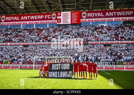 Antwerpen, Belgien. August 2025. Die Spieler des Antwerp FC wurden nach einem Fußballspiel zwischen dem Royal Antwerp FC und dem KV Mechelen am Sonntag, den 24. August 2025 in Antwerpen, am 5. Tag der ersten Liga der Jupiler Pro League 2025-2026 in der belgischen Meisterschaft, dargestellt. BELGA FOTO TOM GOYVAERTS Credit: Belga Nachrichtenagentur/Alamy Live News Stockfoto