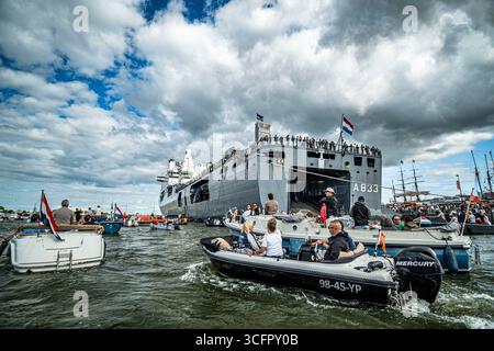 Amsterdam, Nordholland, Niederlande. August 2025. Hunderte von Schiffen und Tausende von Zuschauern feierten am 23. August 2025 die SEGEL 2025 in Amsterdam, Niederlande. Schiffe aus 24 Ländern überquerten vom 20. Bis 24. August 2025 den NORDSEEKANAL und den ij Habour, was den 50. Jahrestag der SEGEL und auch den 750. Jahrestag der Amsterdamer SEGEL begangen hat. (Kreditbild: © James Petermeier/ZUMA Press Wire) NUR REDAKTIONELLE VERWENDUNG! Nicht für kommerzielle ZWECKE! Stockfoto