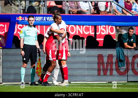 Utrecht, Niederlande. August 2025. Utrecht: Sebastien Haller vom FC Utrecht, David Min vom FC Utrecht in der dritten Runde der Eredivisie Saison 2025/2026. Das Spiel findet am 24. August 2025 im Stadion Galgenwaard in Utrecht statt. (VK Sportphoto/Yannick Verhoeven) Credit: Parallax Pictures/Alamy Live News Credit: Parallax Pictures/Alamy Live News Stockfoto