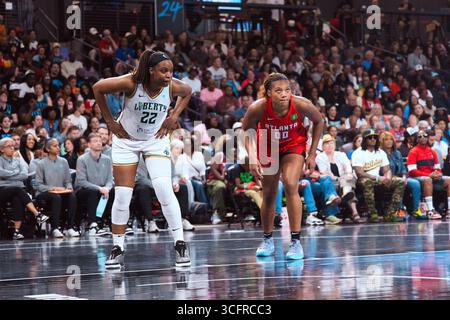 College Park, USA. August 2025. New York Liberty Nimm am 23. August 2025 in der Gateway Center Arena im College Park, GA, USA. (Foto: Lawrence Cooper/SIPA USA) Credit: SIPA USA/Alamy Live News Stockfoto