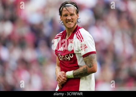 AMSTERDAM, NIEDERLANDE - 24. AUGUST: Wout Weghorst von AFC Ajax reagiert während des niederländischen Eredivisie-Spiels zwischen AFC Ajax und Heracles Almelo in der Johan Cruijff Arena am 24. August 2025 in Amsterdam. (Foto: Patrick Goosen/Orange Pictures) Stockfoto