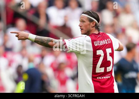 AMSTERDAM, NIEDERLANDE - 24. AUGUST: Wout Weghorst von AFC Ajax reagiert während des niederländischen Eredivisie-Spiels zwischen AFC Ajax und Heracles Almelo in der Johan Cruijff Arena am 24. August 2025 in Amsterdam. (Foto: Patrick Goosen/Orange Pictures) Stockfoto