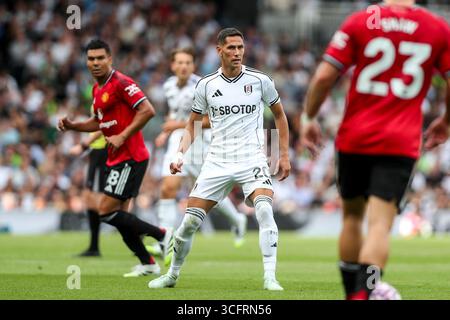 London, Großbritannien. August 2025. Fulham Mittelfeldspieler Sasa Lukic (20) während des Spiels Fulham FC gegen Manchester United FC English Premier League im Craven Cottage, London, Großbritannien am 24. August 2025 Credit: Megan Ewens/Every Second Media Credit: Every Second Media/Alamy Live News Stockfoto