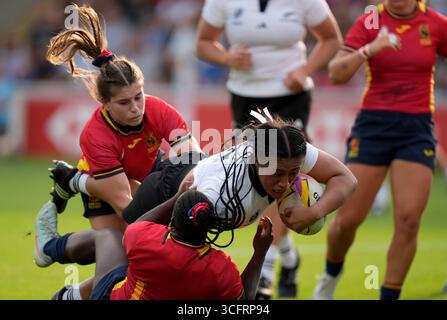 Die Neuseelängerin Liana Mikaele-Tu'u erzielt ihren dritten Versuch während des Spiels der Frauen-Rugby-Weltmeisterschaft 2025 Pool C im York Community Stadium. Bilddatum: Sonntag, 24. August 2025. Stockfoto
