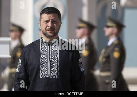 Ukrainischer Präsident Wolodymyr Zelenskyj Marks Unabhängigkeitstag 24. August 2025, Kiew, Ukraine: Ukrainischer Präsident Wolodymyr Zelenskyj, während der Zeremonien zum ukrainischen Unabhängigkeitstag auf dem Sophia-Platz, 24. August 2025 in Kiew, Ukraine. Zelensky war Gastgeber des kanadischen Premierministers Mark Carney. Abbildung: Ukraine Presidency/Ukrainische Pre/Planet Pix via ZUMA Press Wire Kiew Ukraine *** ukrainischer Präsident Wolodymyr Zelenskyy markiert den Unabhängigkeitstag 24. August 2025 in Kiew, Ukraine ukrainischer Präsident Wolodymyr Zelenskyy, während der Zeremonien zum ukrainischen Unabhängigkeitstag in Sophi Stockfoto