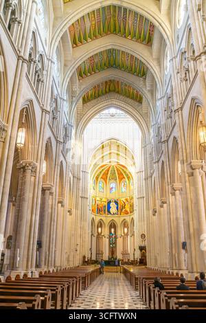 Die Kathedrale der Heiligen Maria der Königlichen von Almudena, Madrid, Spanien Stockfoto