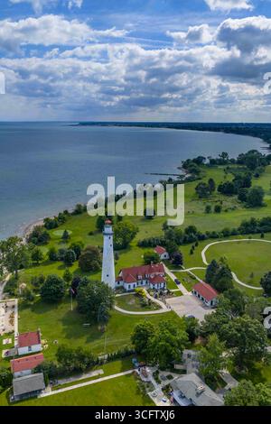 Windpunkt, Wi, USA. August 2025. Der Wind Point Lighthouse, ein 108 m hohes historisches Leuchtfeuer am Racine Harbor am Lake Michigan, steht seit 1880 mit restauriertem Ziegelwerk und einem reichen maritimen Erbe aus der Vogelperspektive. (Kreditbild: © Walter G. Arce Sr./ASP via ZUMA Press Wire) NUR REDAKTIONELLE VERWENDUNG! Nicht für kommerzielle ZWECKE! Stockfoto