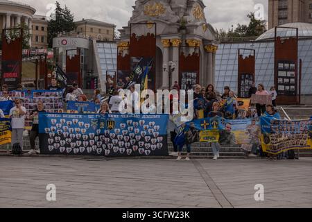 Kiew, Ukraine, Ukraine. August 2025. Die Ukrainer protestieren, trauern und feiern ihren 34. Unabhängigkeitstag am 24. August 2025 auf dem Maidan-Platz in Kiew, Ukraine. (Credit Image: © Svet Jacqueline/ZUMA Press Wire) NUR REDAKTIONELLE VERWENDUNG! Nicht für kommerzielle ZWECKE! Stockfoto